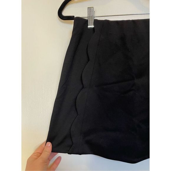 Topshop Scalloped Mini Skirt in Black size 6 NWT - Picture 7 of 11